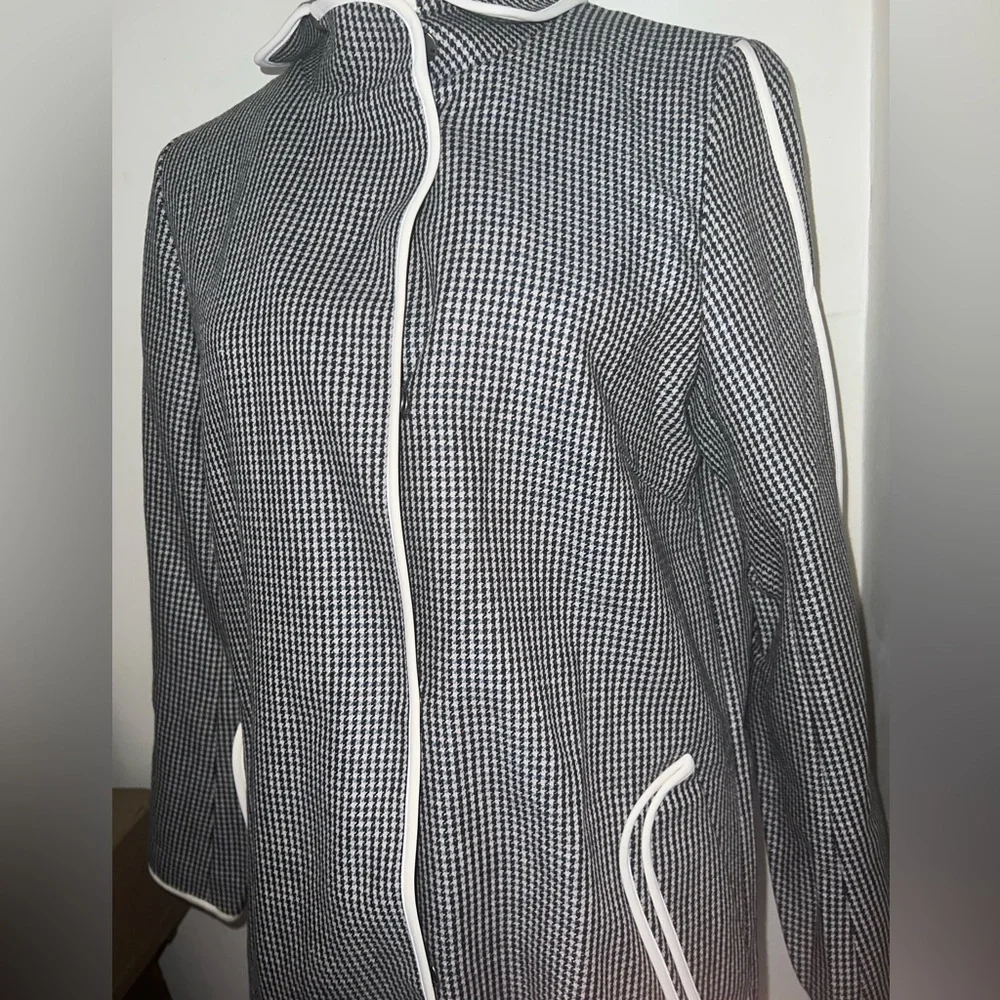 0'2nd Grande Check Classic Coat as seen on Meghan
Markle - Picture 13 of 14